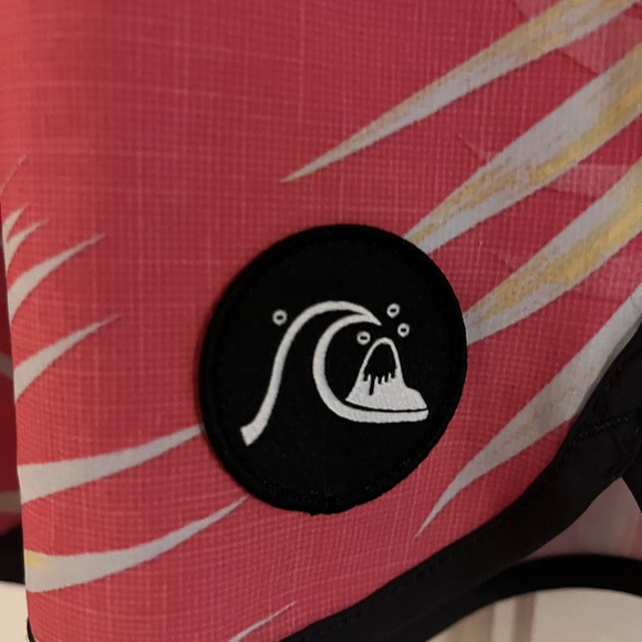Quiksilver Surfsilk 19" Pink
 Board Shorts, size 32 - Picture 3 of 9